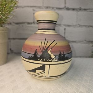NATIVE AMERICAN SOUTHWEST NAVAJO HAND-PAINTED POTTERY VASE SIGNED DECORATIVE